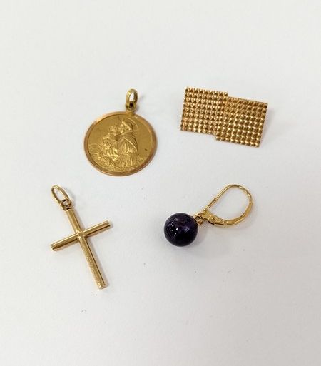 LOT DE BIJOUX en or (750), comprenant : une...