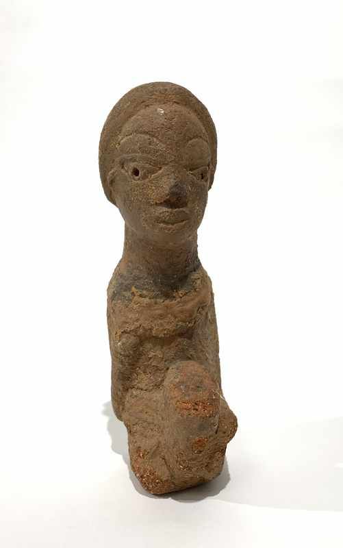 BUSTE DE STATUETTE féminine, les yeux mi-clos...