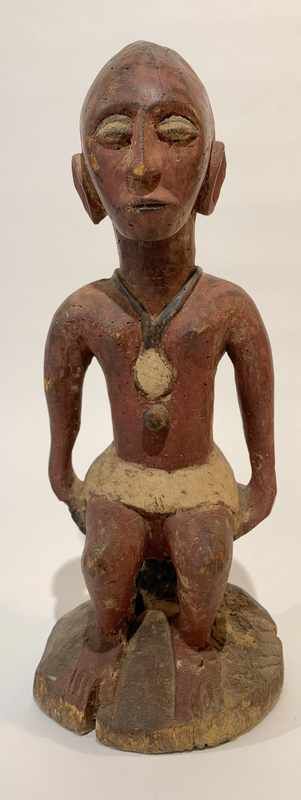 STATUETTE masculine assise sur un siège et...