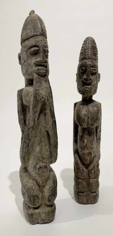 COUPLE DE STATUETTES représentant un homme...