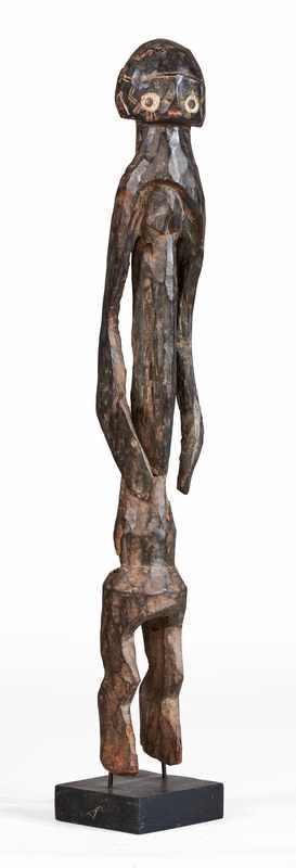 STATUETTE féminine aux yeux ouverts, bras...