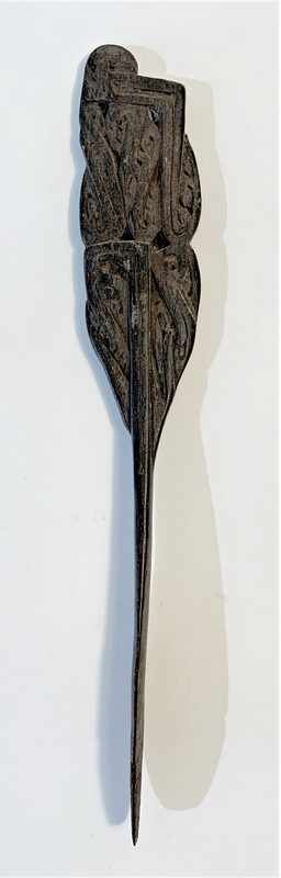 SPATULE A CHAUX à décor sculpté sur le manche...