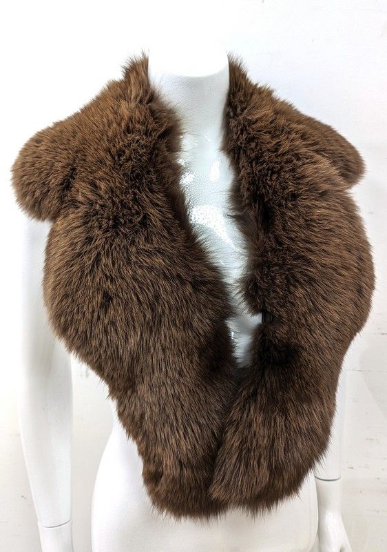 LARGE COL en renard brun clair.