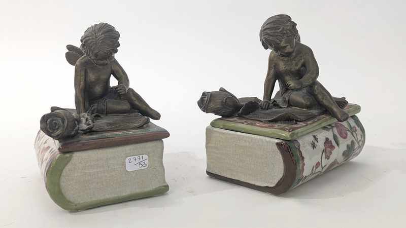 DEUX BOÎTES rectangulaires formant livre...