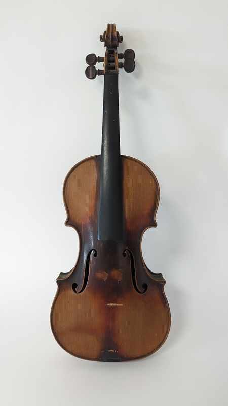VIOLON sculpté au dos d'un palais oriental...