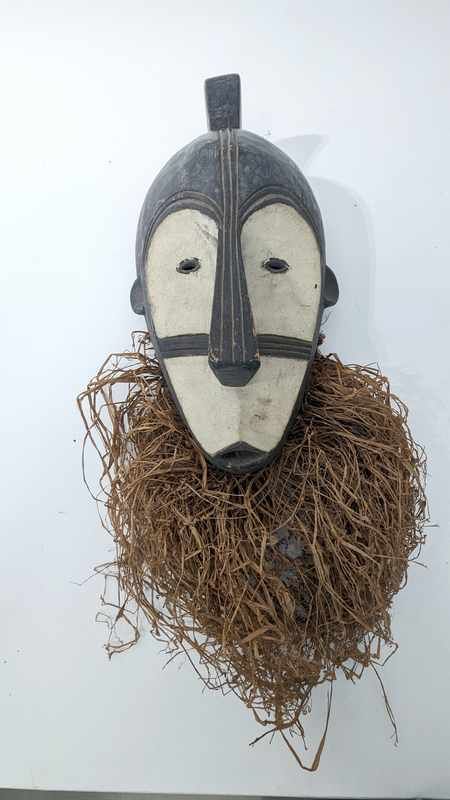 MASQUE décoratif en bois sculpté à patine...