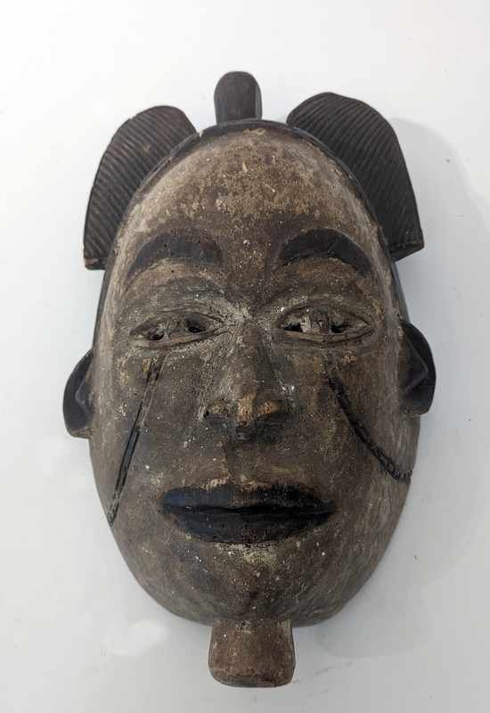 MASQUE décoratif en bois sculpté et pati...