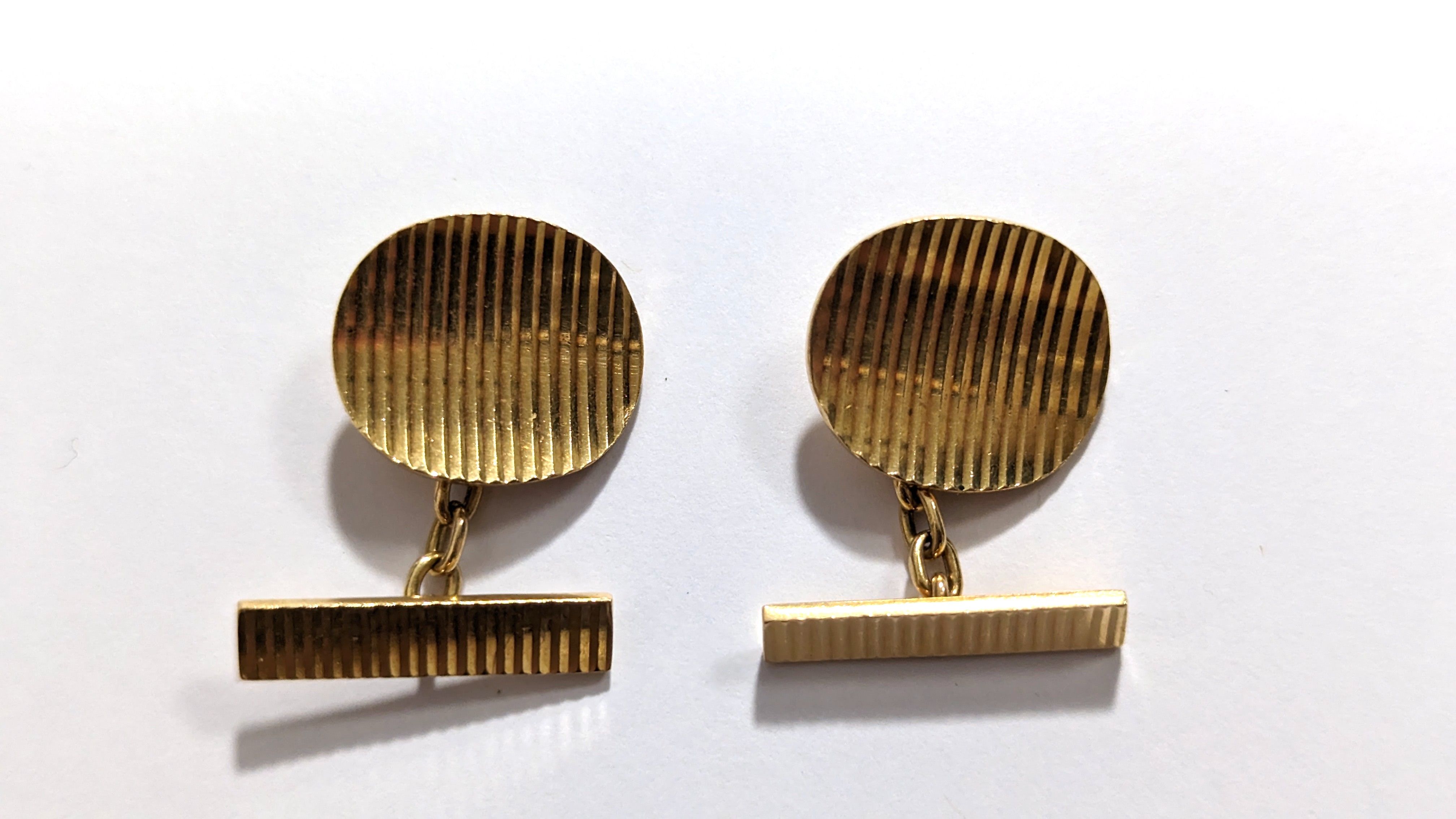 PAIRE DE BOUTONS DE MANCHETTES en or (750),...