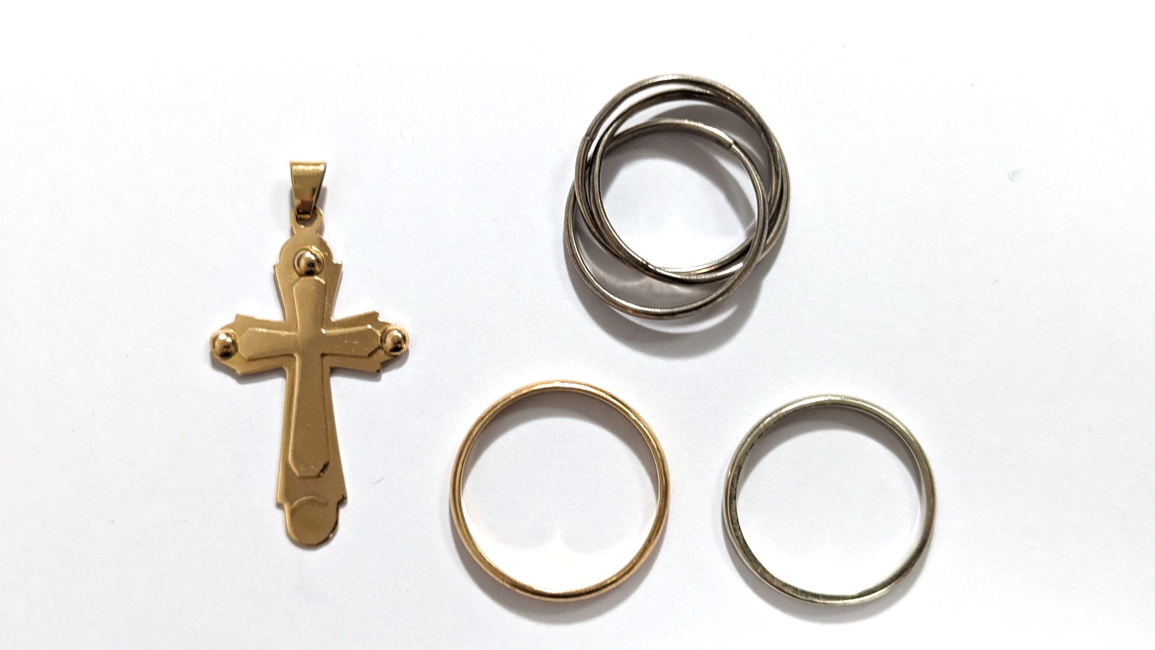 CROIX PENDENTIF en or jaune (18k)