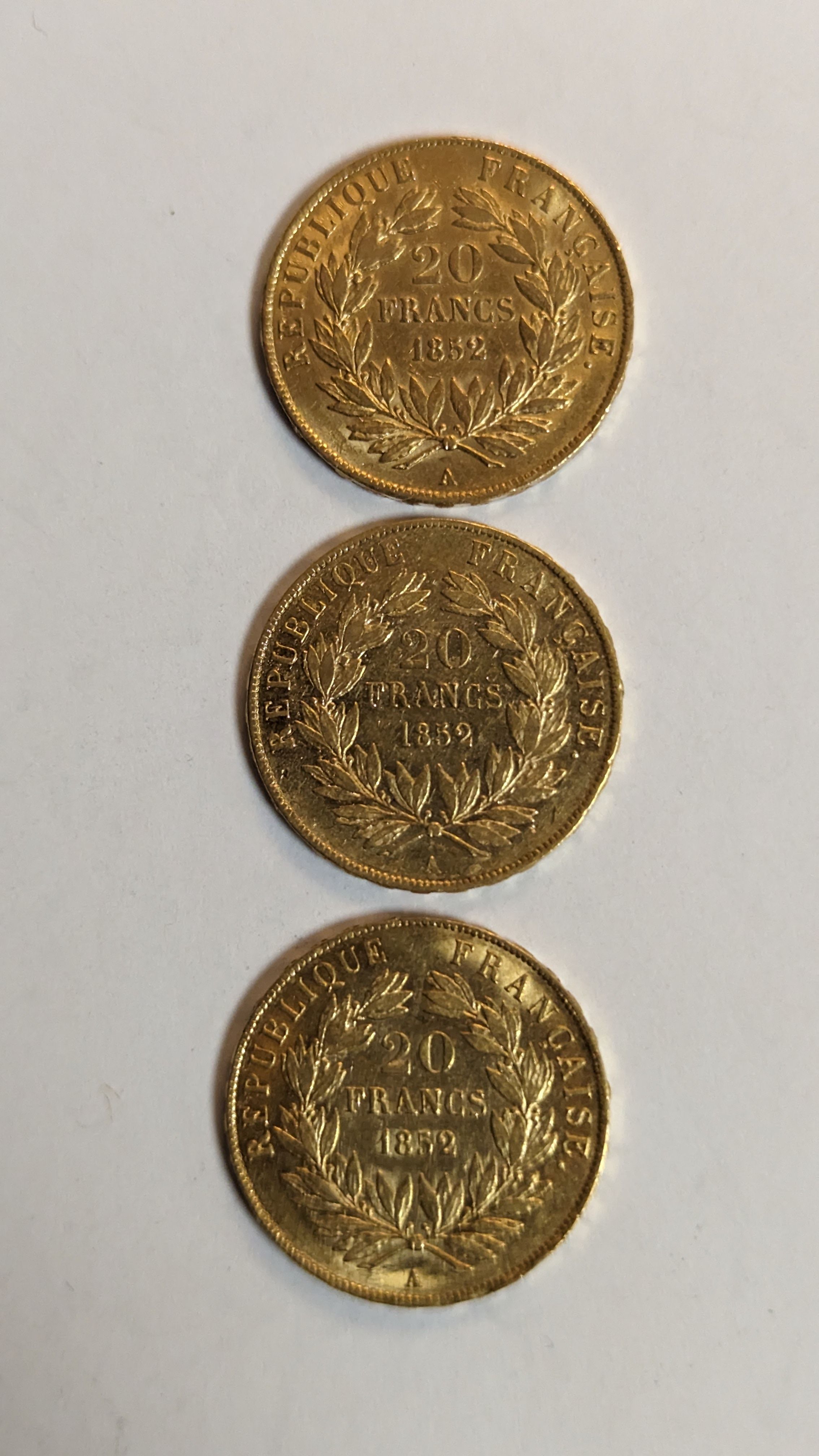 3 PIECES DE 20 FRANCS en or. Graveur Barre....