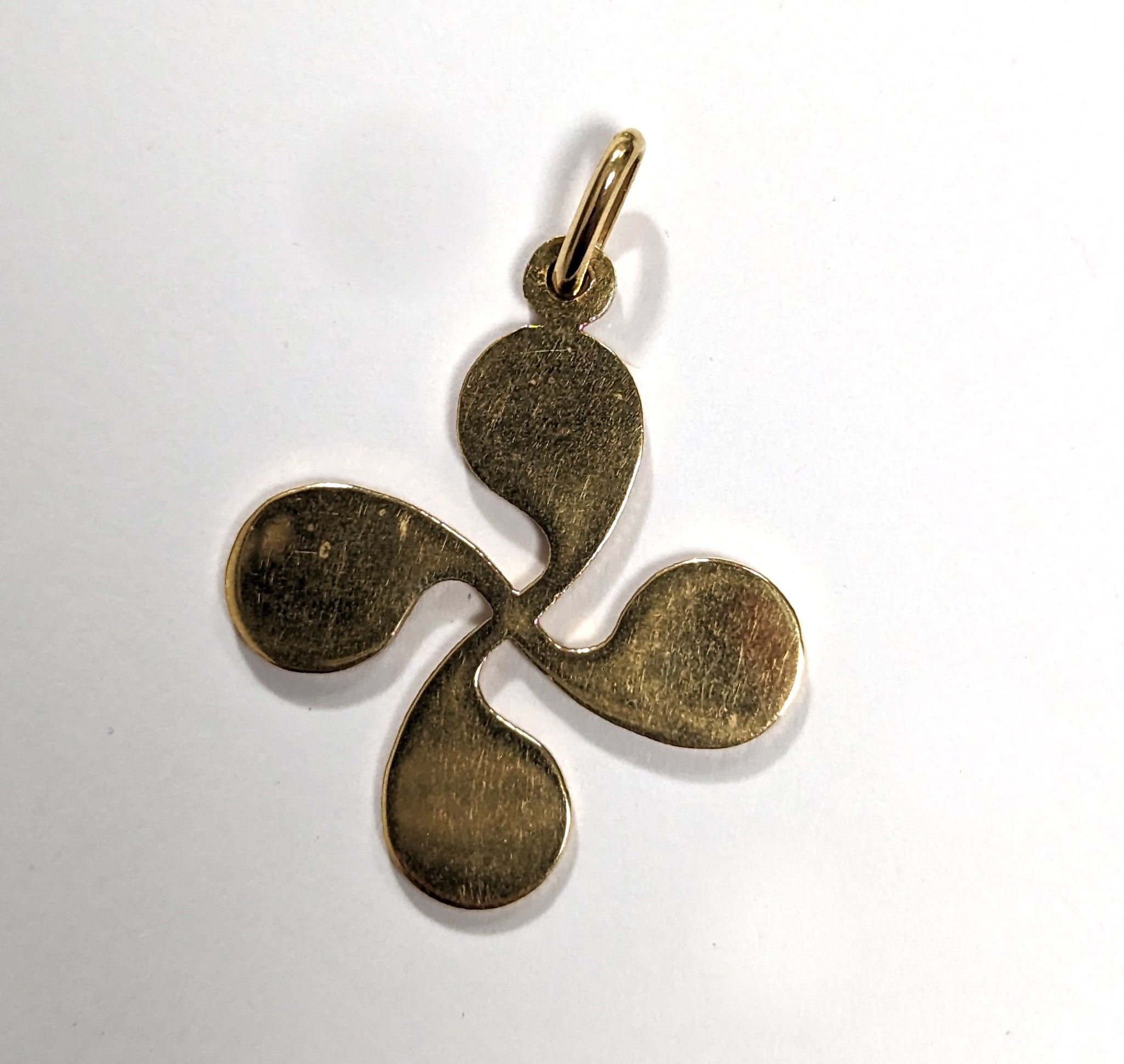 PENDENTIF CROIX BASQUE en or jaune (750)...
