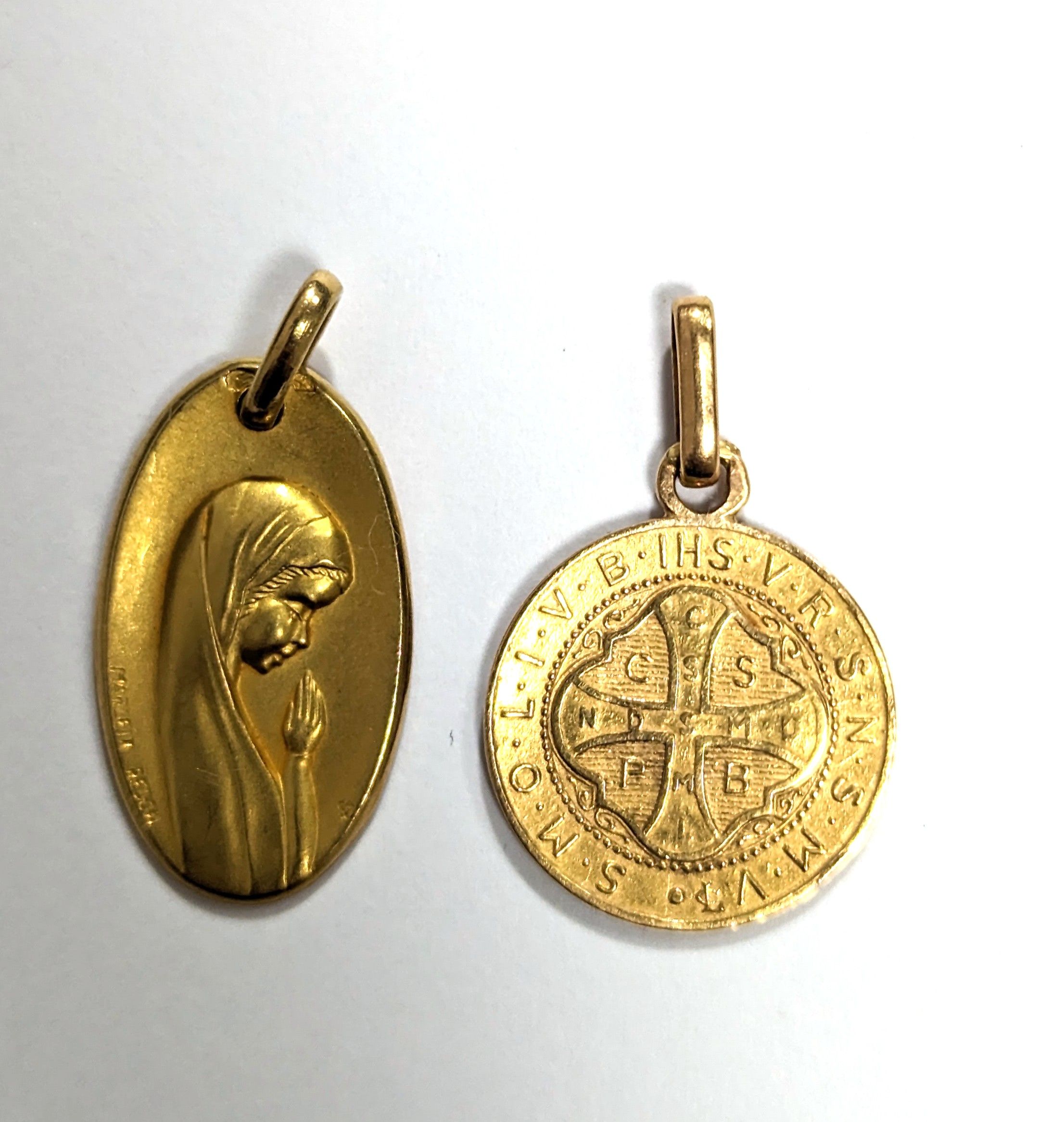 DEUX MÉDAILLES de baptème en or jaune (750)...