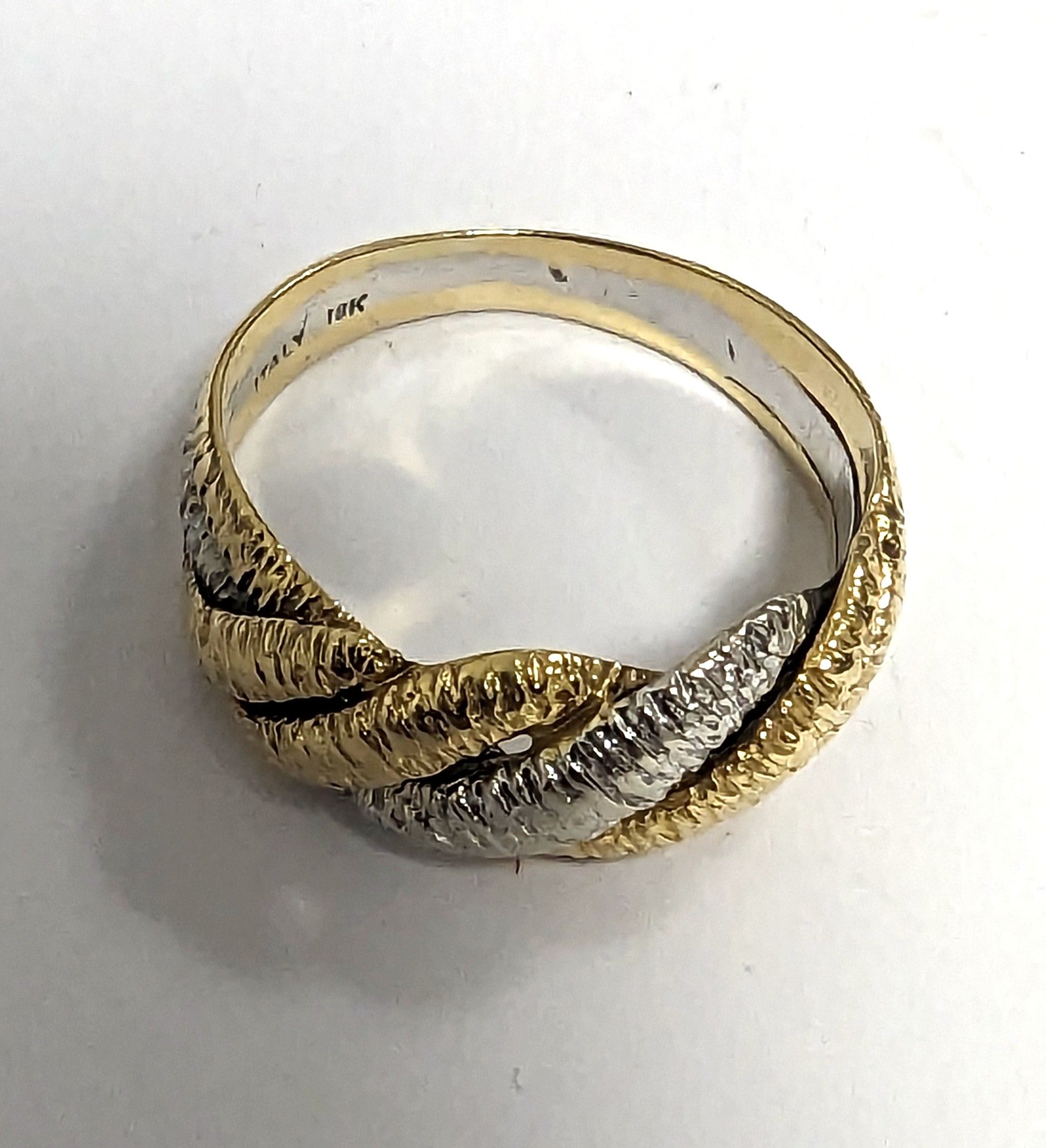 BAGUE en ors jaunes et gris (750) à motifs...