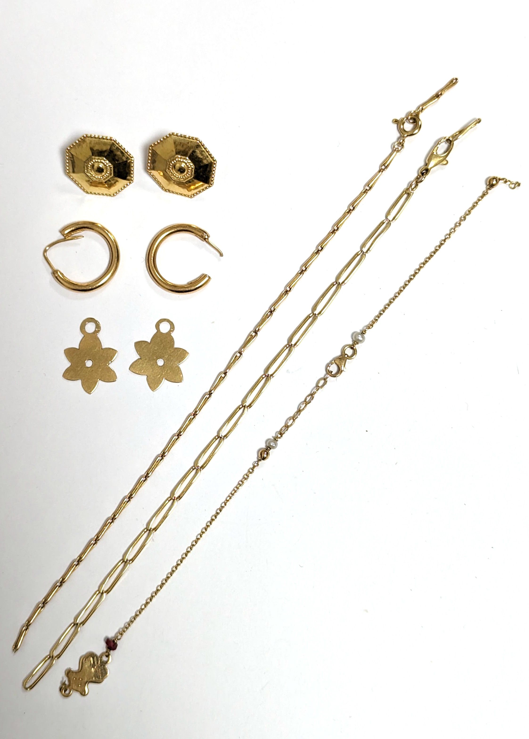 LOT DE BIJOUX en or (750) comprenant: 2 pendentifs...