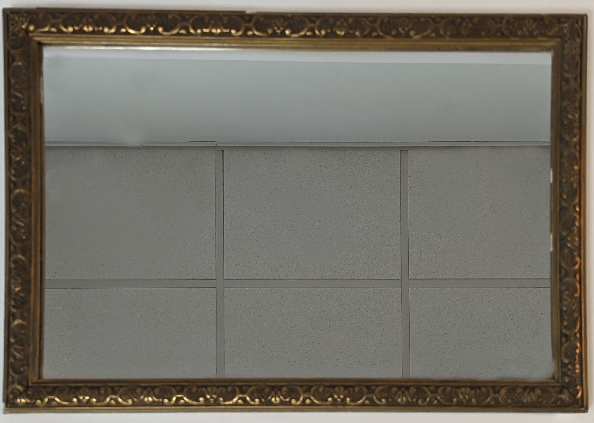 MIROIR rectangulaire en bois et stuc doré...
