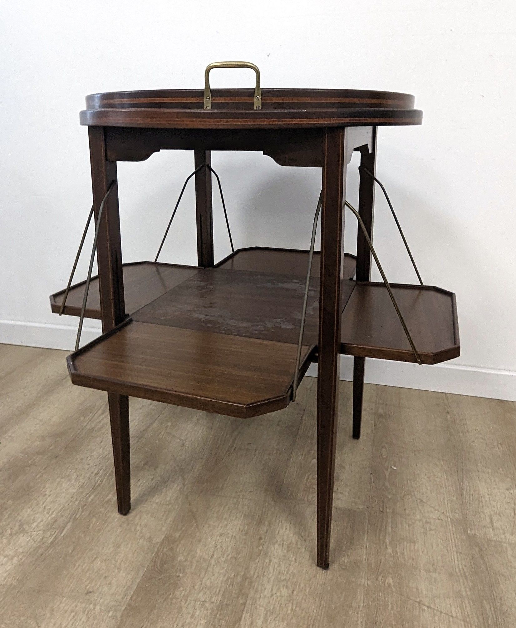 TABLE DESSERTE en acajou et placage d'acajou...