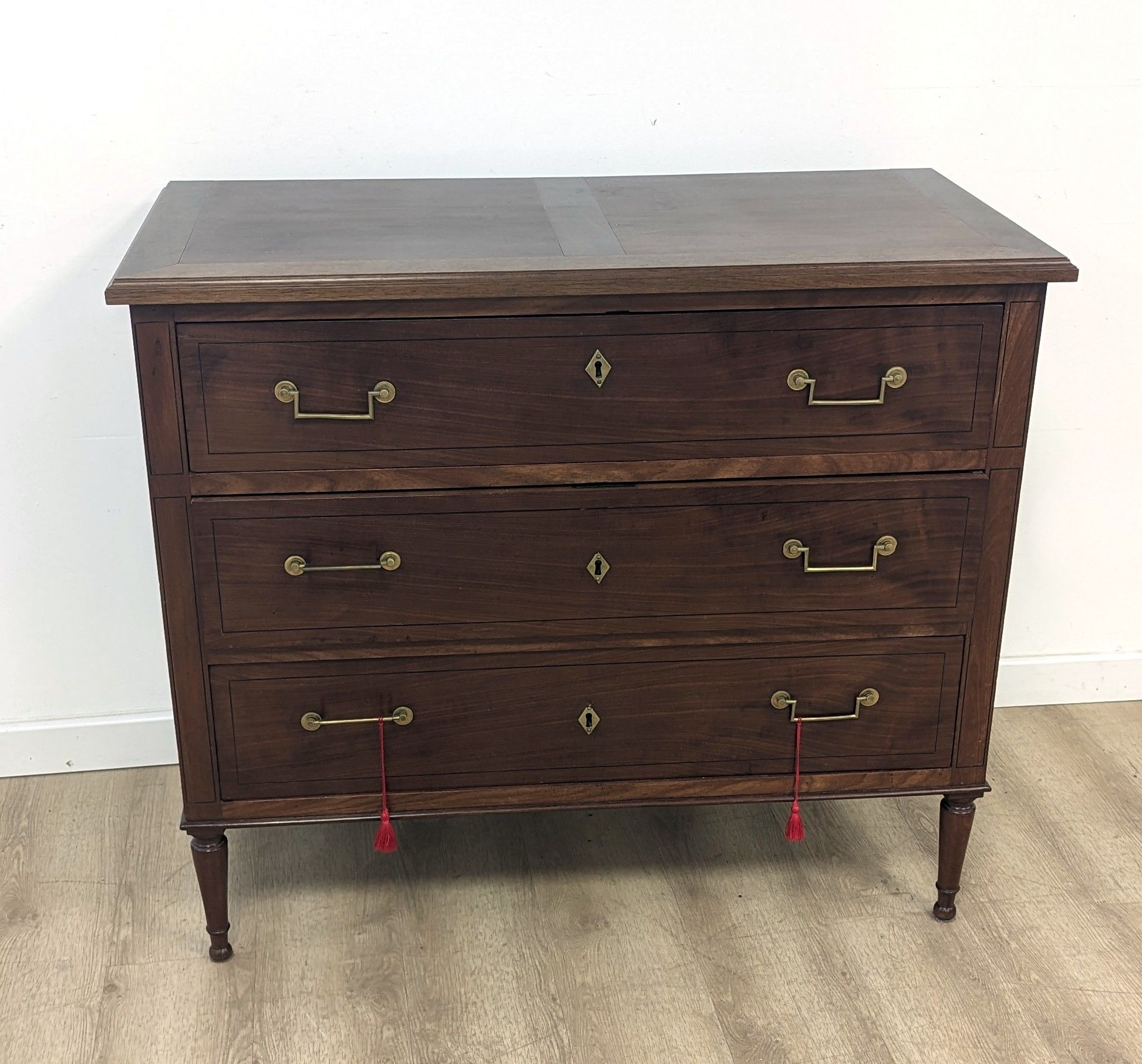 COMMODE rectangulaire en placage d'acajou...