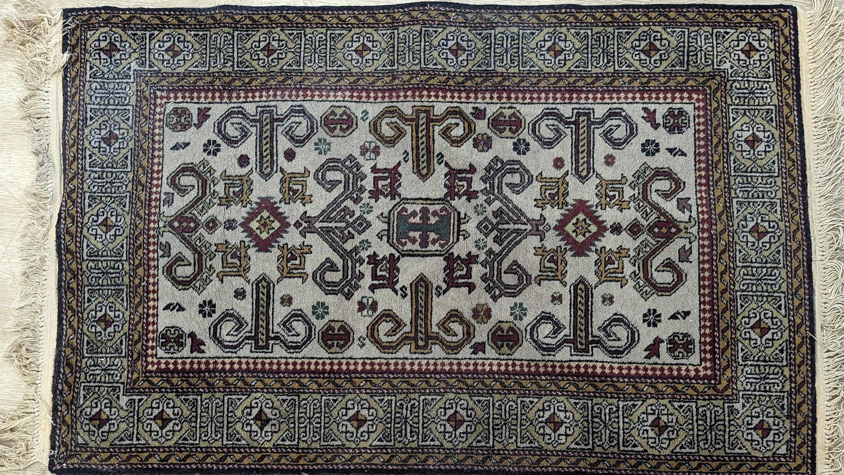 PETIT TAPIS rectangulaire en laine polychrome...