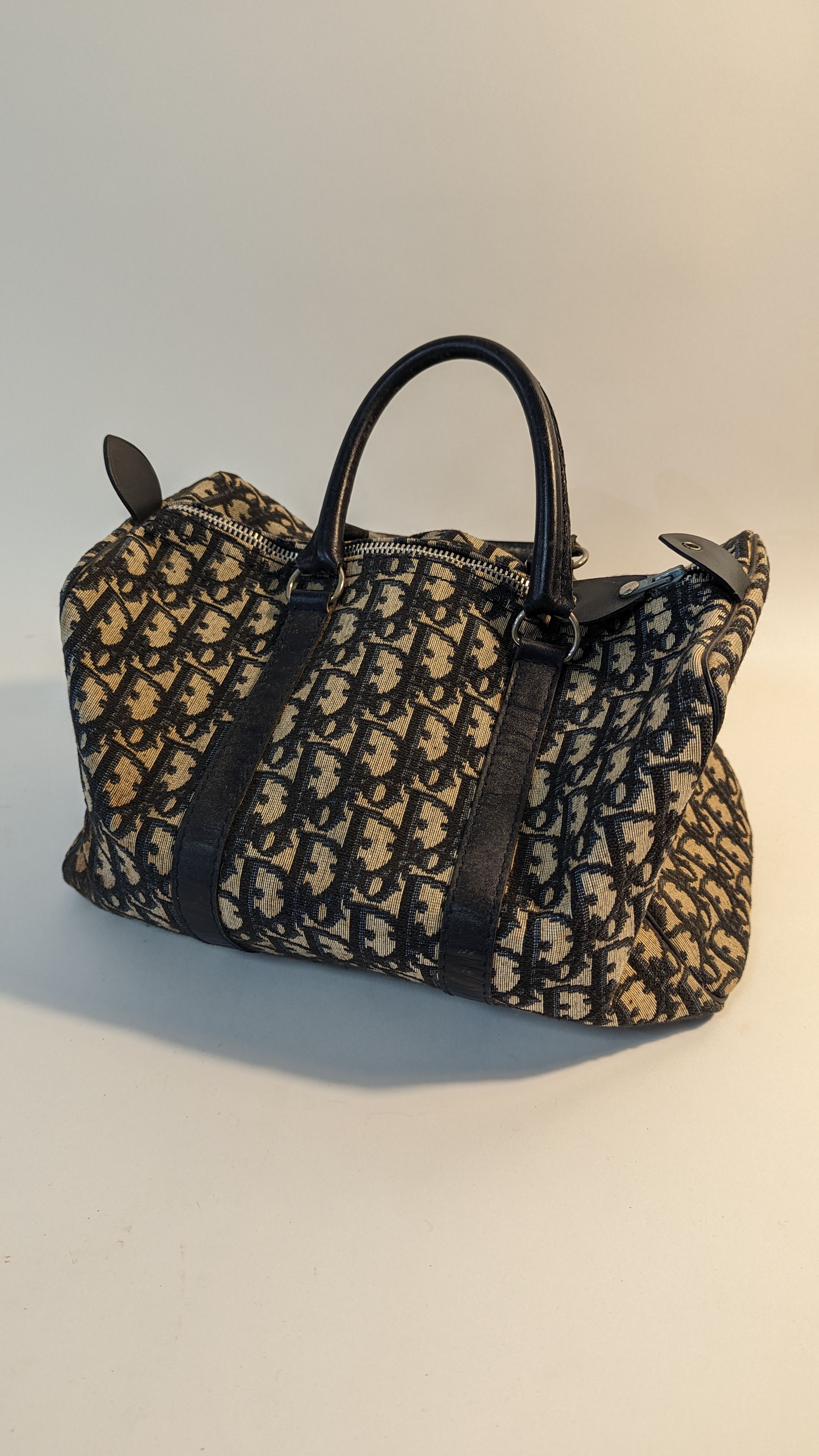CHRISTIAN DIOR