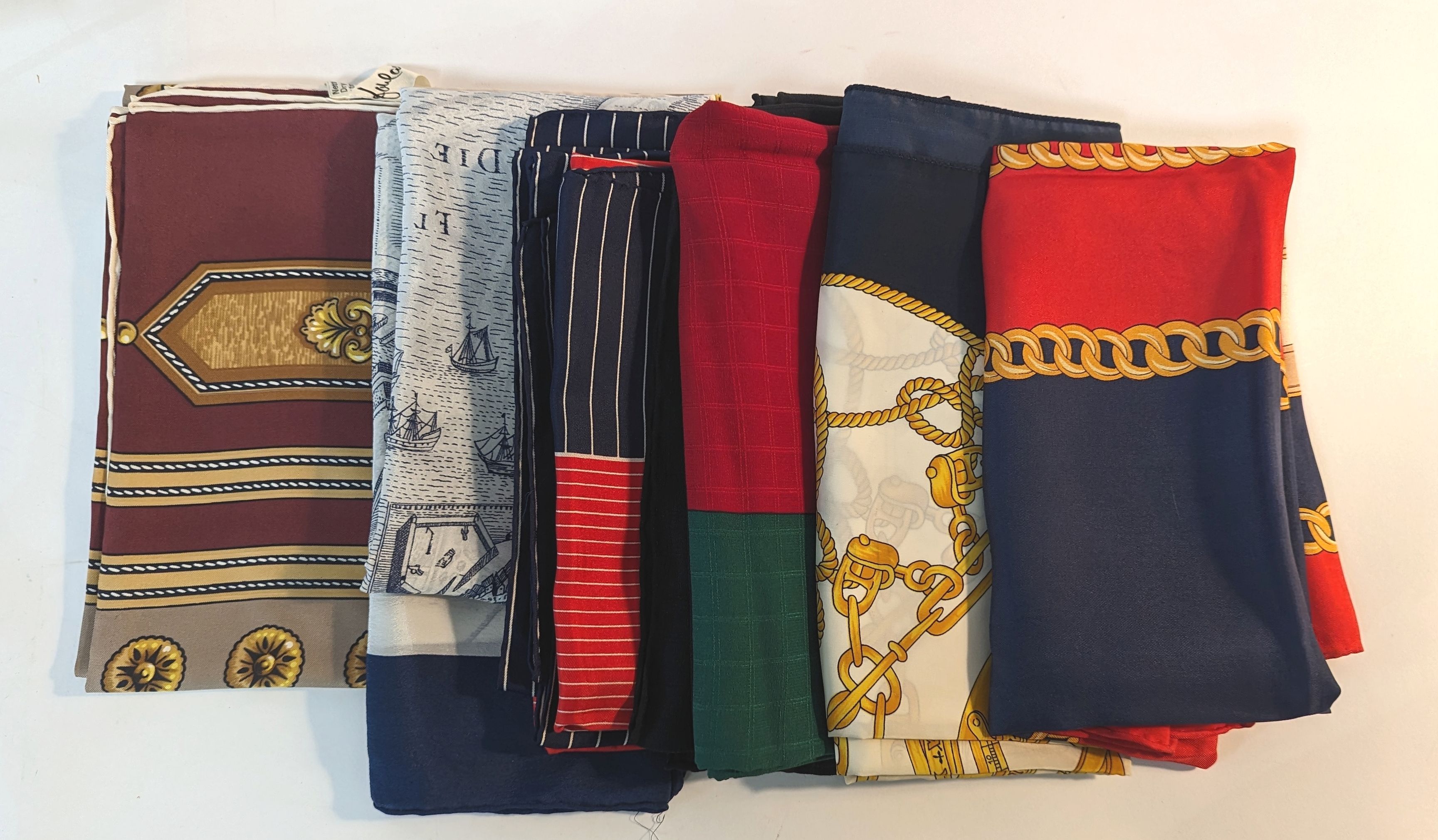 SIX FOULARDS en soie polychrome dont trois...