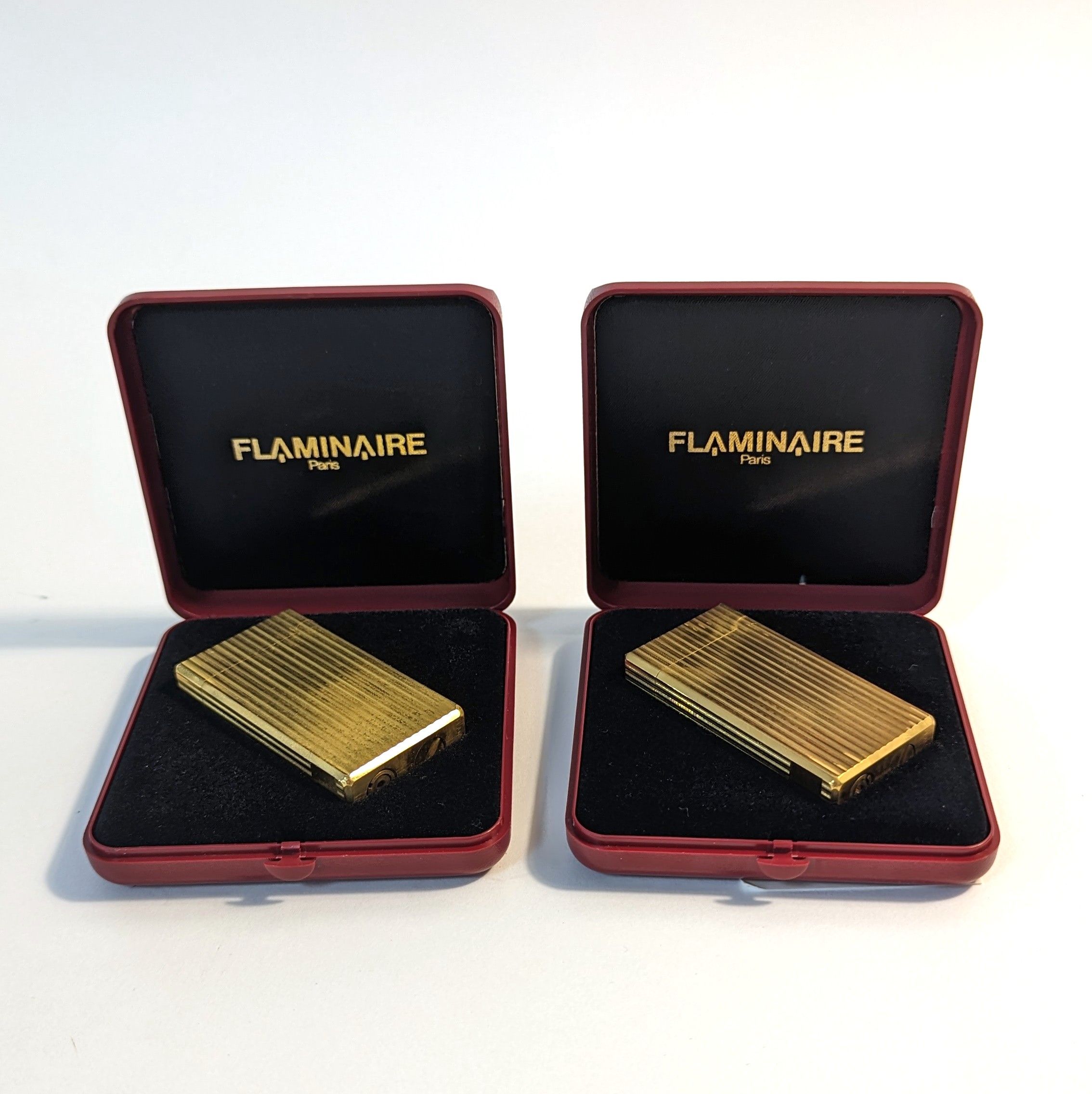 DEUX BRIQUETS ZIPPO rectangulaires en métal...