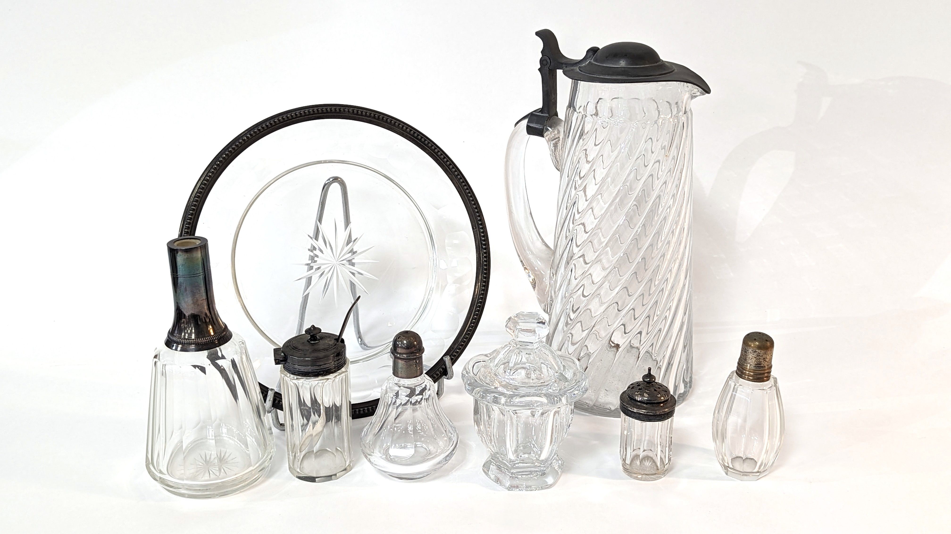 LOT EN CRISTAL taillé de 7 pieces dont :...