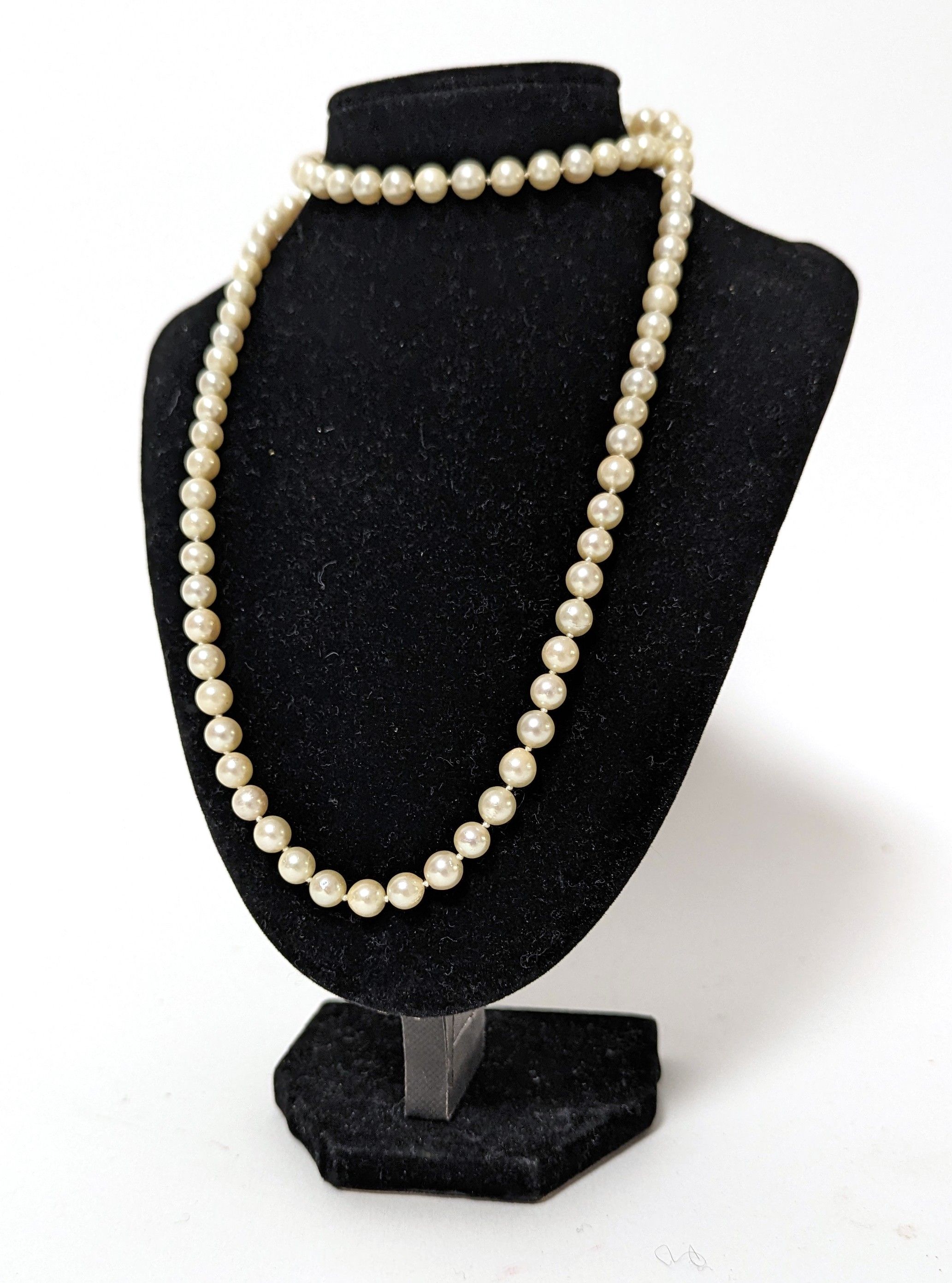 SAUTOIR de perles de culture choker. Fermoir...