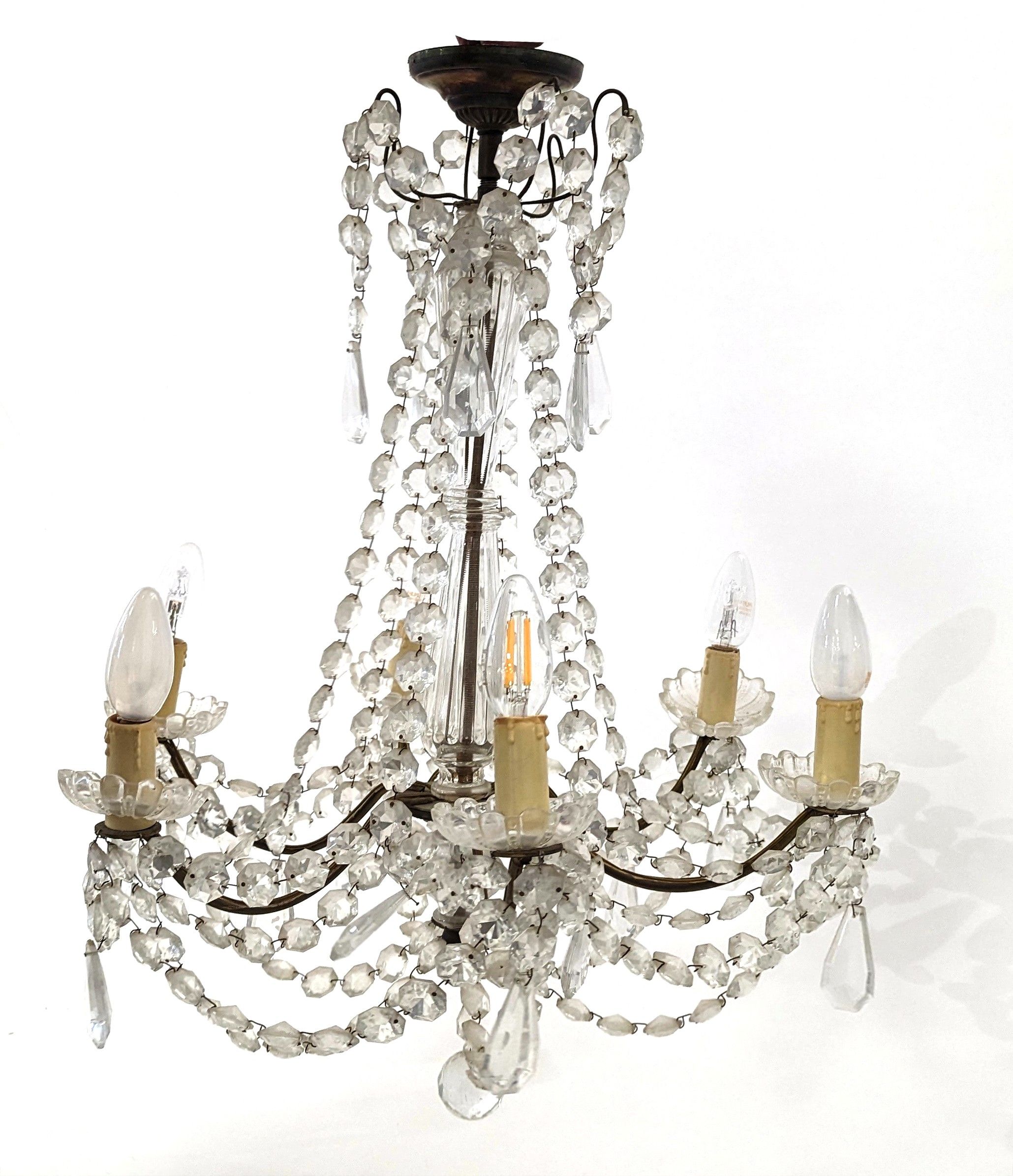 LUSTRE en laiton et guirlandes de pampilles...