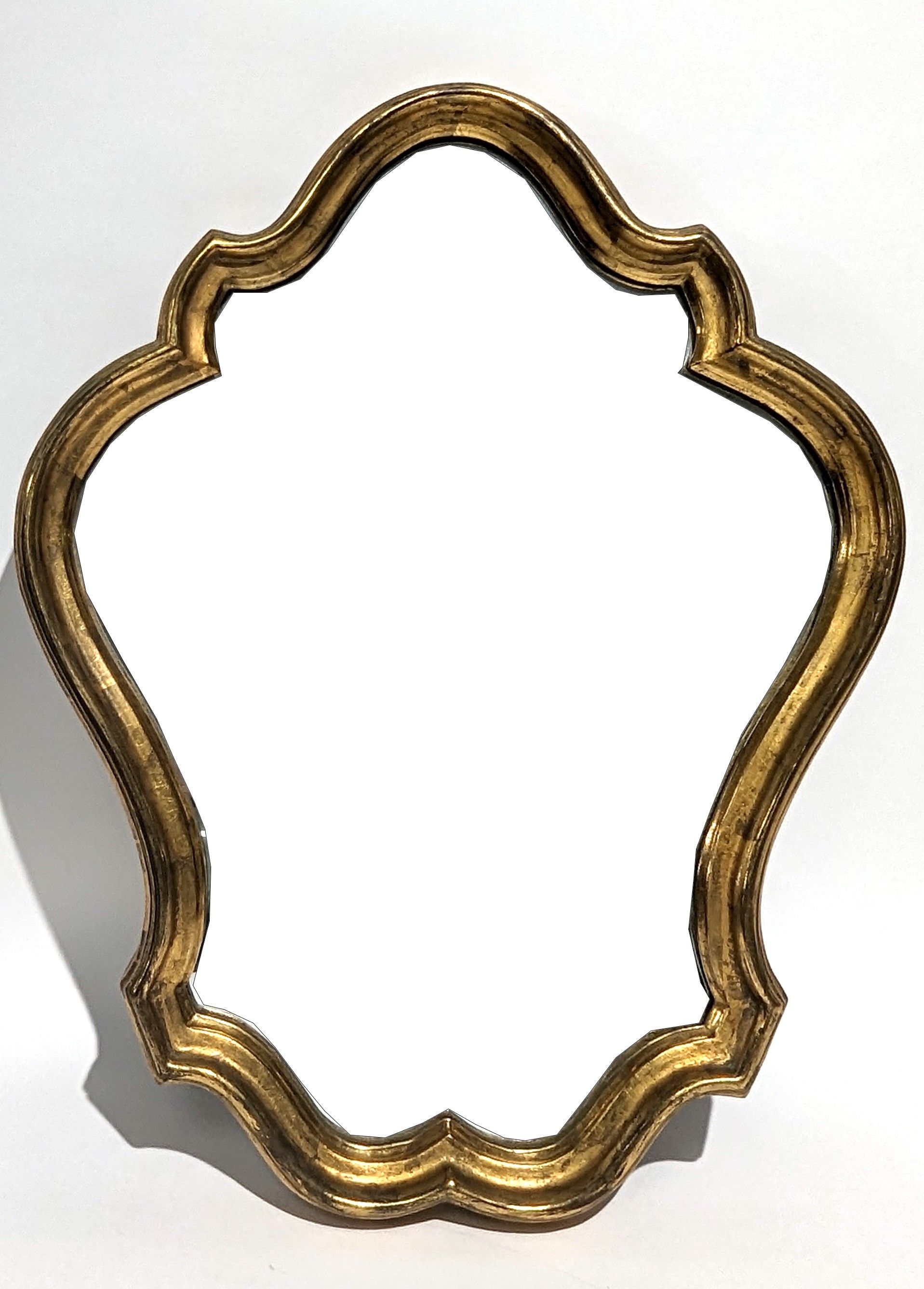 MIROIR écusson chantourné en bois doré m...