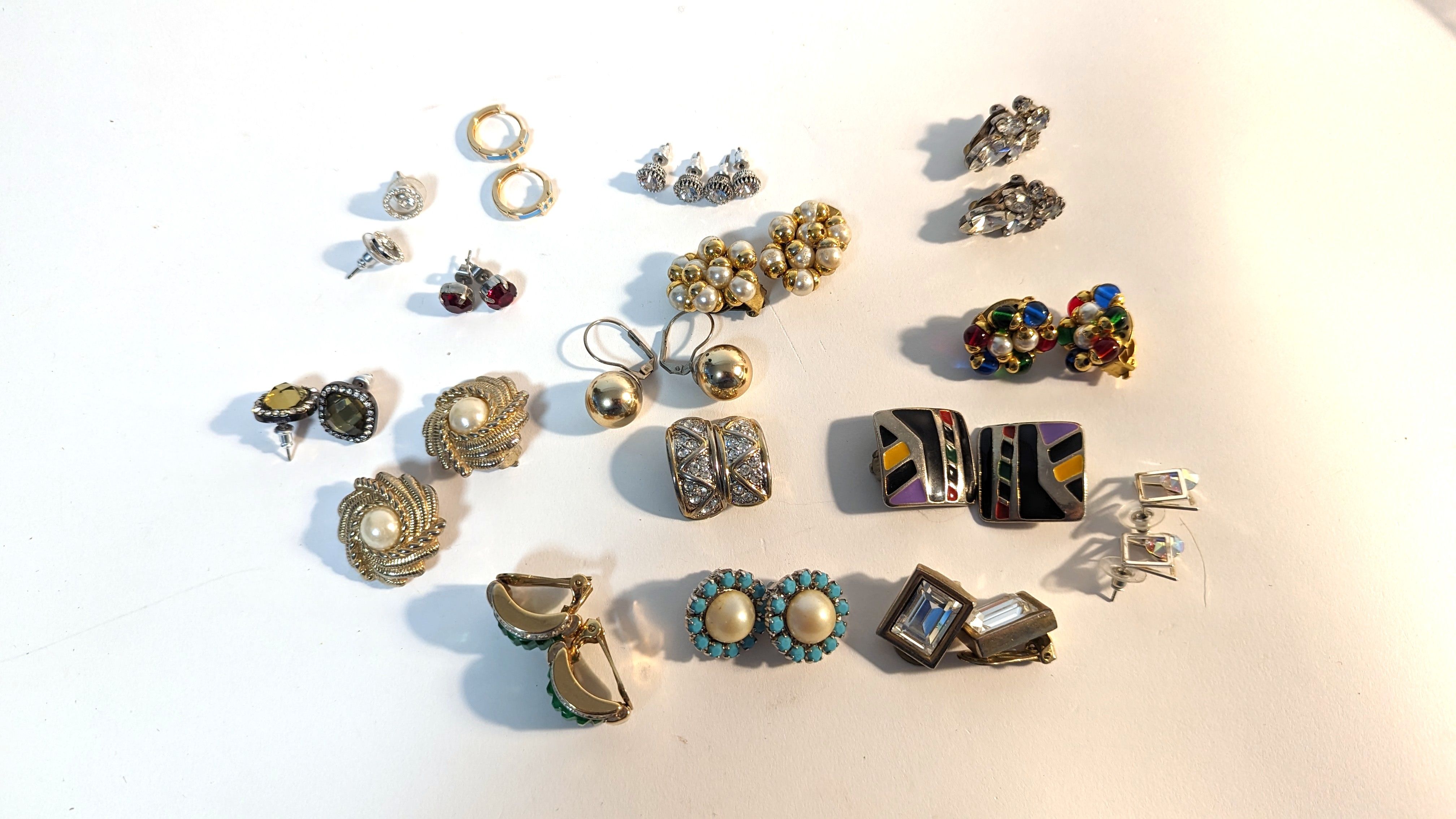 BEL ENSEMBLE DE 17 PAIRES DE CLIPS ET BOUTONS...