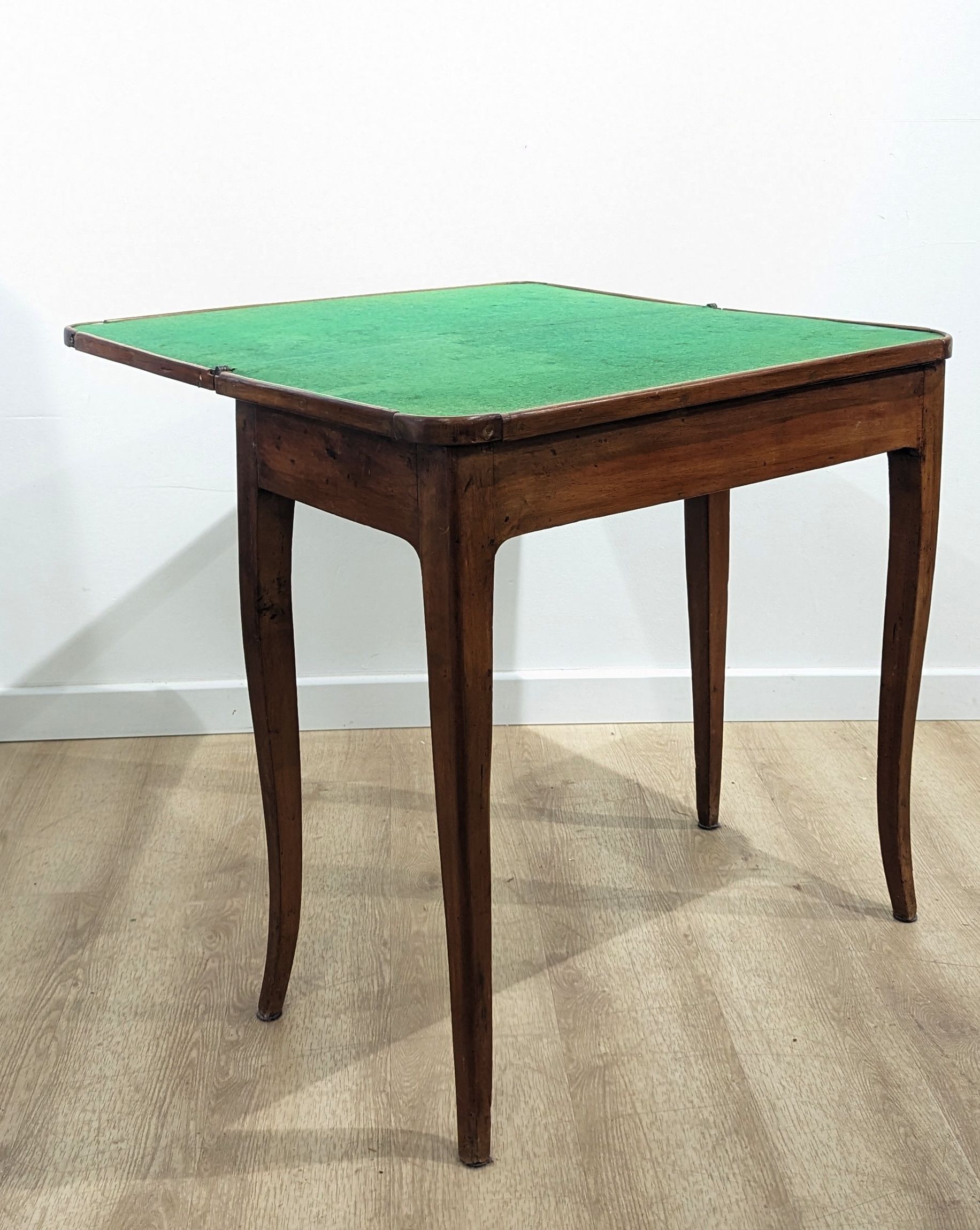 PETITE TABLE A JEUX rectangulaire en bois...