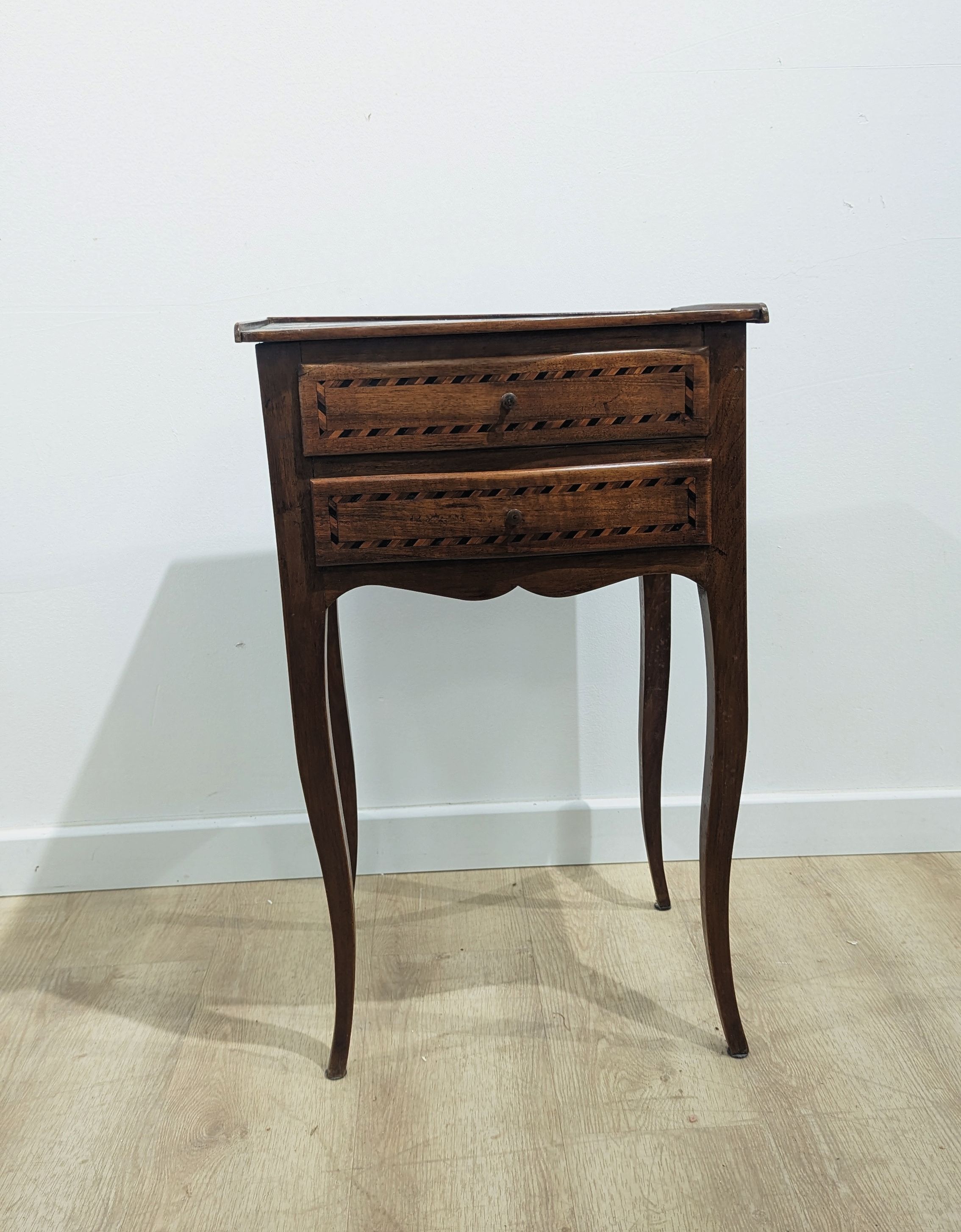 PETITE TABLE TRAVAILLEUSE en bois naturel...