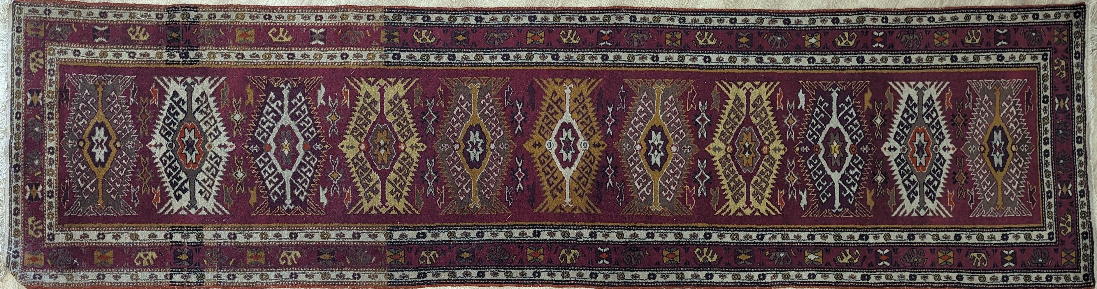 TAPIS GALERIE en laine polychrome à décor...