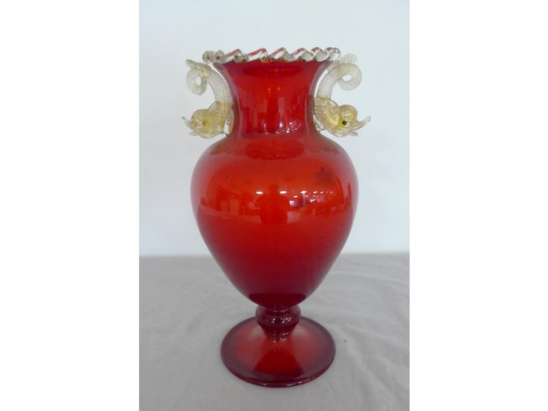 VASE de forme balustre en verre soufflé teinté...
