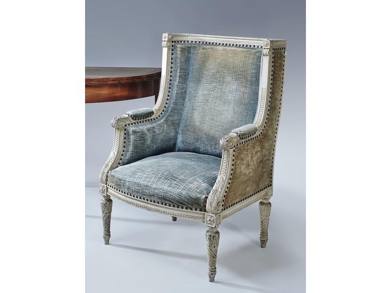LARGE BERGERE A OREILLES en bois richement...