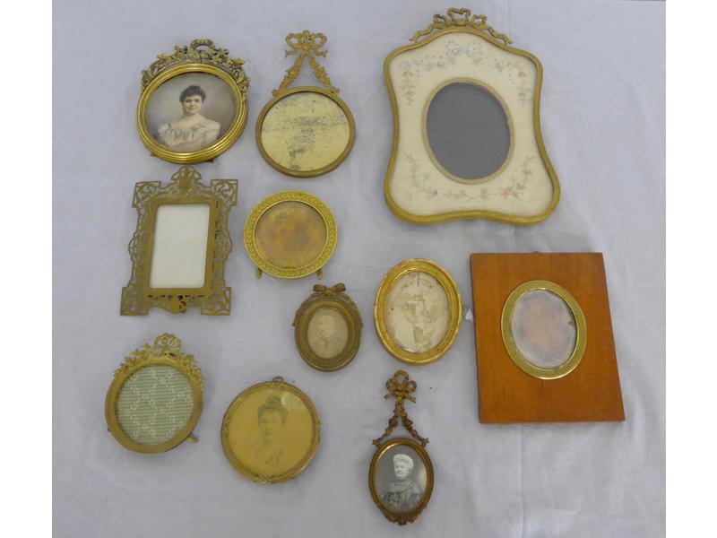 ENSEMBLE DE DIX CADRES PHOTOS en bronze ou...