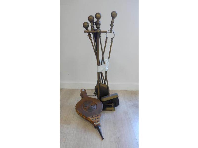 SERVITEUR DE CHEMINEE en bronze avec pelle,...