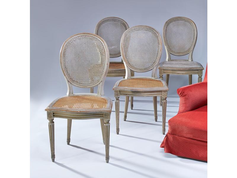QUATRE CHAISES à dossier médaillon cabriolet...