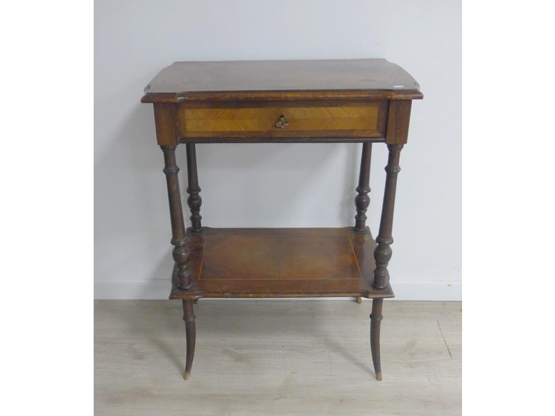 PETITE TABLE TRAVAILLEUSE en marqueterie,...