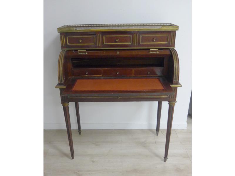 BUREAU CYLINDRE en acajou et placage d'acajou...