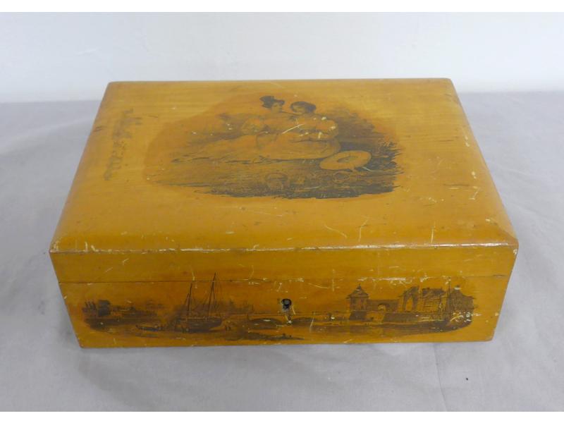 BOÎTE en bois blond lithographiée toutes...