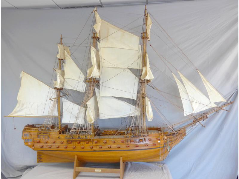 SPECTACULAIRE MAQUETTE DE BATEAU TROIS MÂTS,...