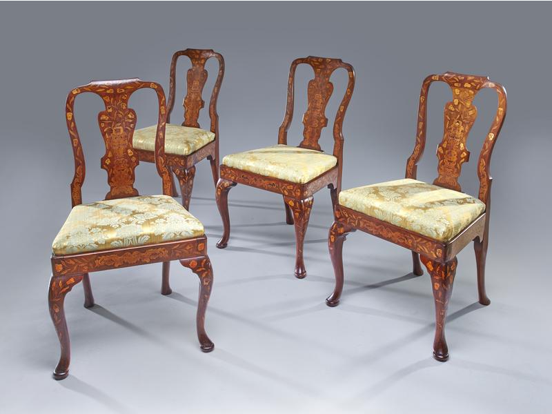 SUITE DE QUATRE CHAISES à châssis en acajou...