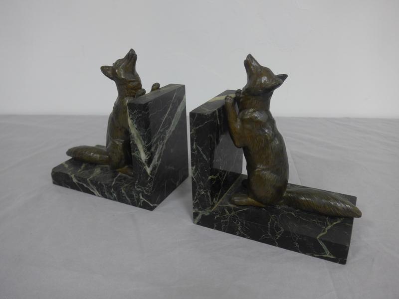 PAIRE DE SERRE-LIVRES figurant des chiens-loups...