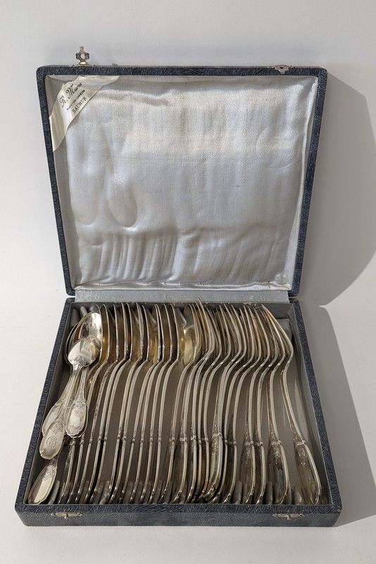 MENAGERE en argent, modèle à filets gravés...