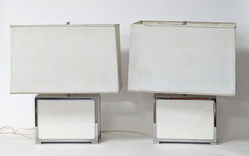 PAIRE DE LAMPES à deux lumières en métal...