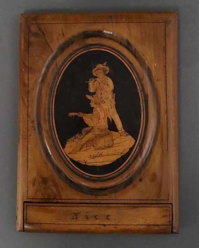 MIROIR de toilette dans un cadre en bois...