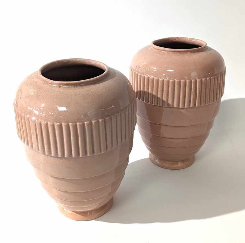 PAIRE DE VASES ovoïdes en faïence émaillée...