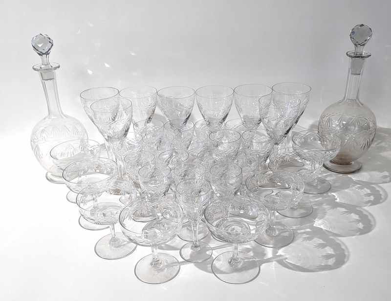 SERVICE DE VERRES en cristal taillé d'une...