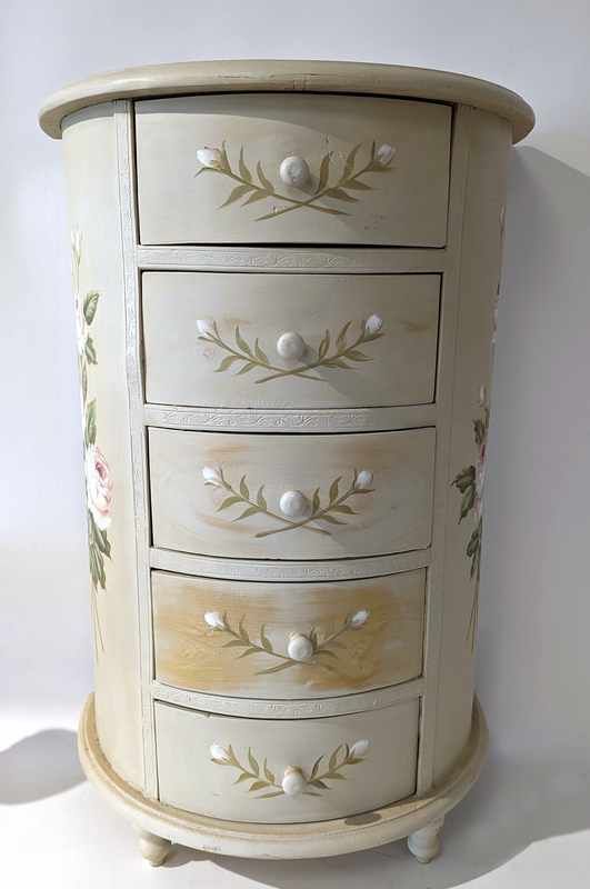 PETITE COMMODE demi-lune en bois laqué crème...